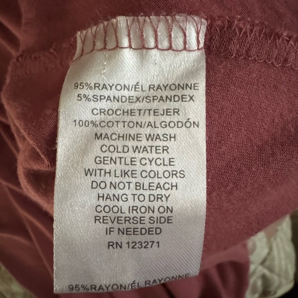 Wishful Park crocheted lace cold shoulder top EUC size L - Picture 6 of 7